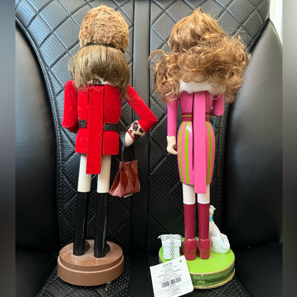 Fashionable Female Shopper Nutcrackers with Accessories - Picture 4 of 6